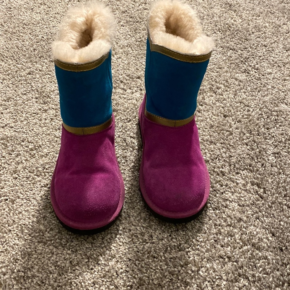 Brand new frozen Anna Uggs!